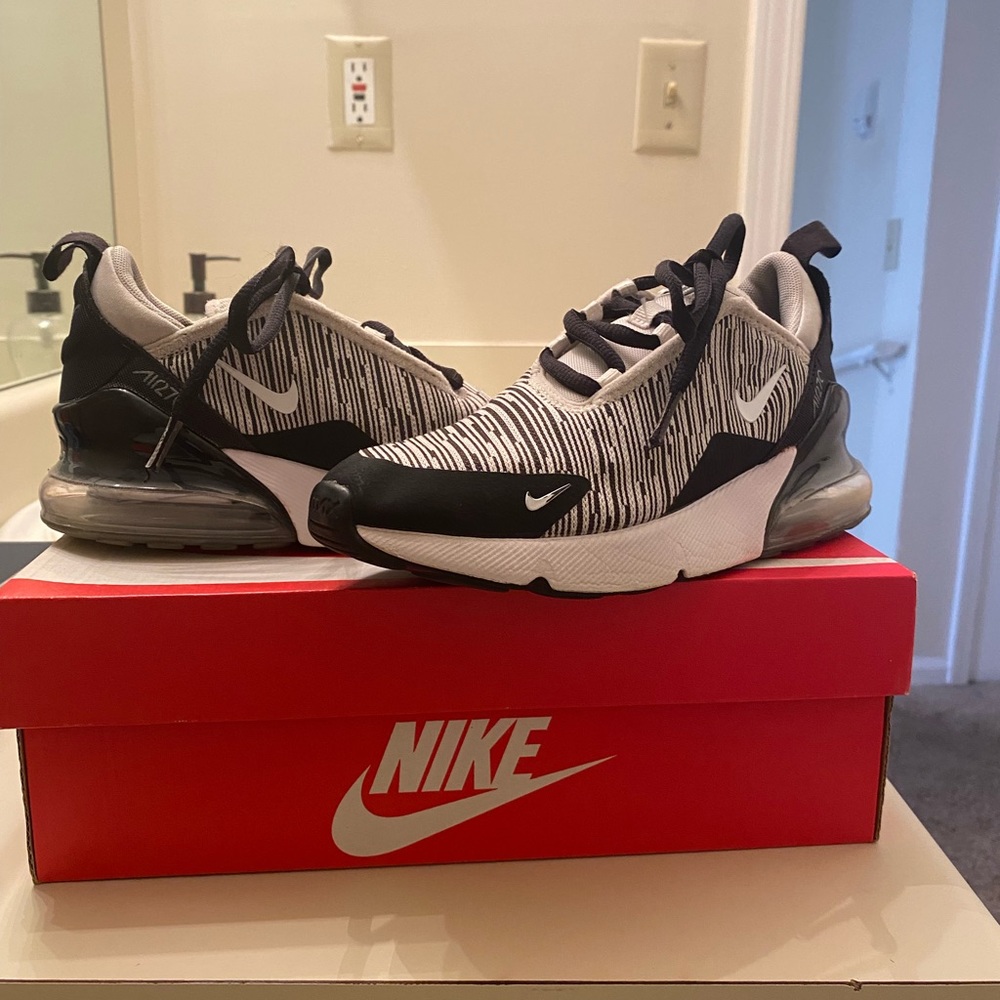 Nike 270